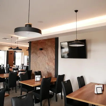 Przystanek Roszkow -noclegi I Restauracja *