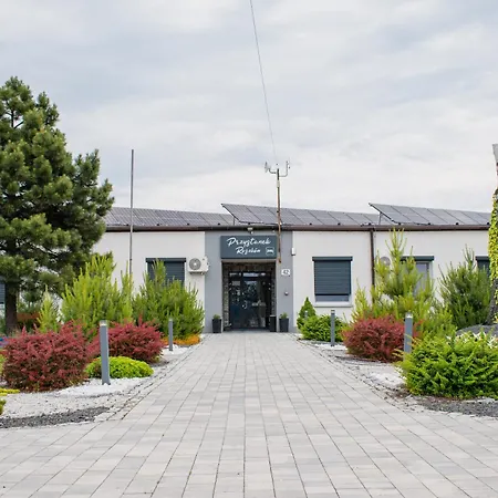 Przystanek Roszkow -noclegi I Restauracja Couette-café 3*